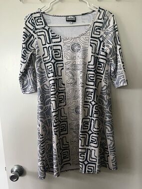 Manuhealii White & Black Geometric Scoop-Neck Midi Dress